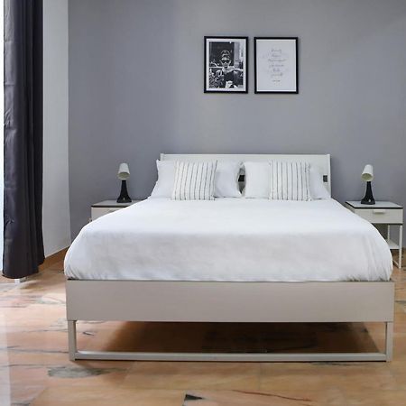 Modern Apartment At Piazza Del Gesu' By Wonderful Italy Неаполь Экстерьер фото