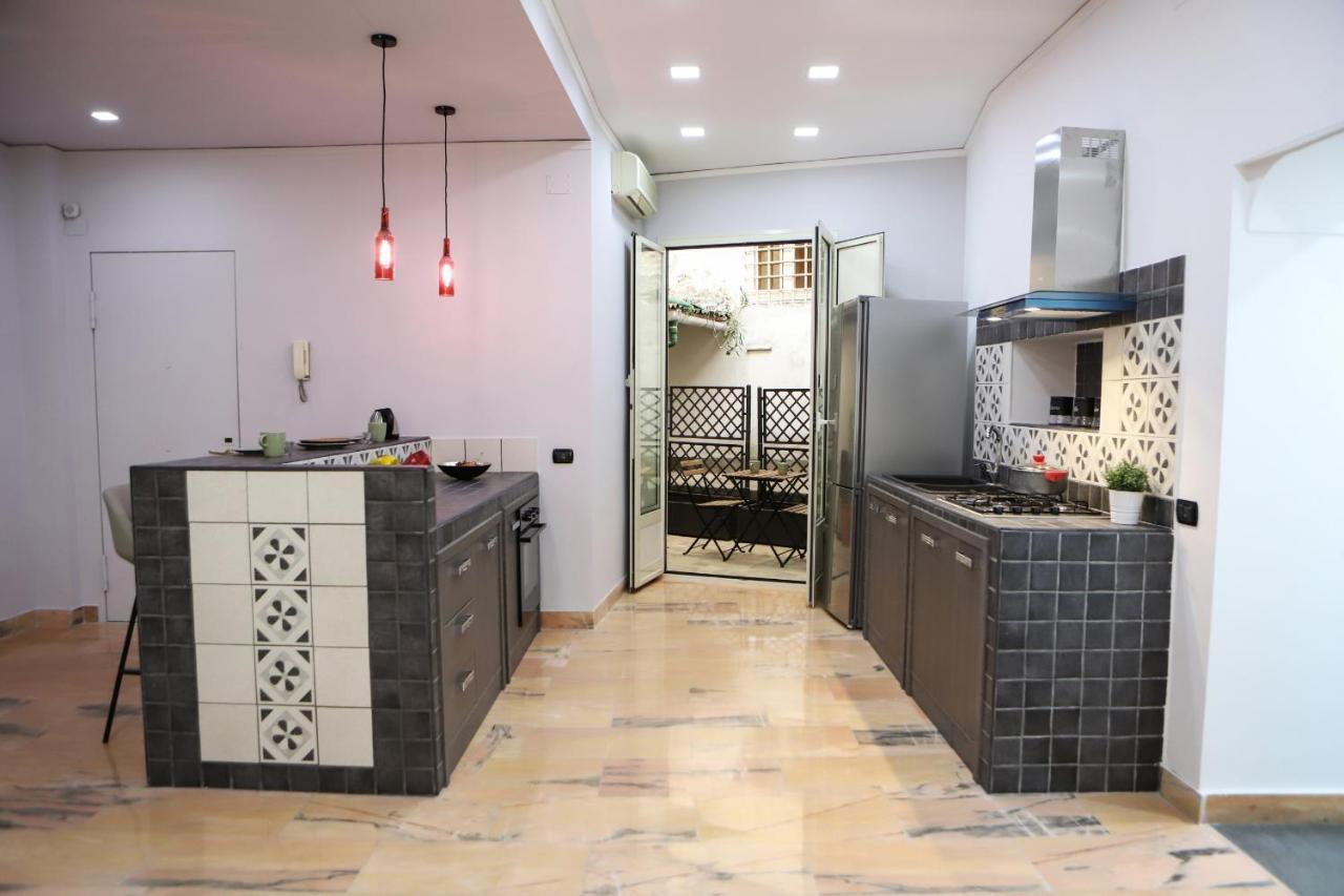 Modern Apartment At Piazza Del Gesu' By Wonderful Italy Неаполь Экстерьер фото