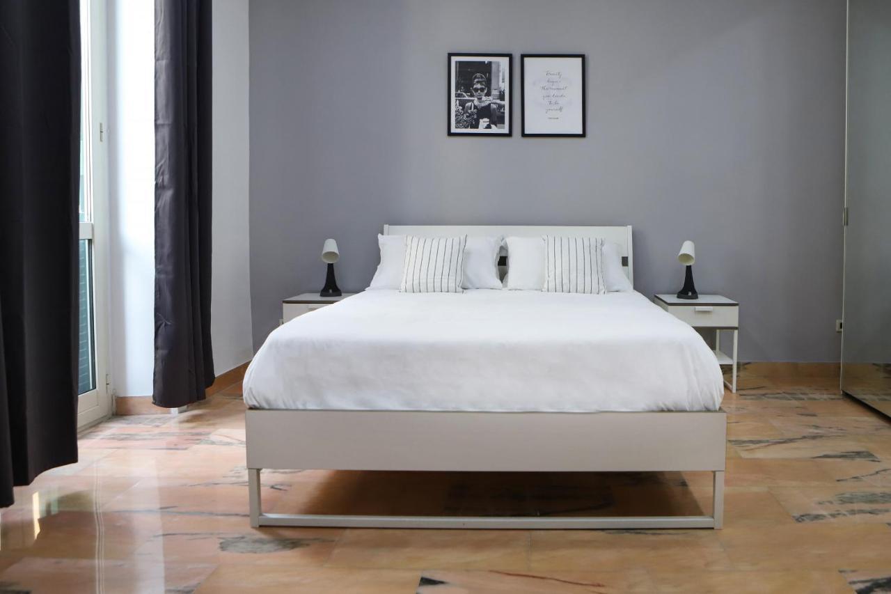 Modern Apartment At Piazza Del Gesu' By Wonderful Italy Неаполь Экстерьер фото