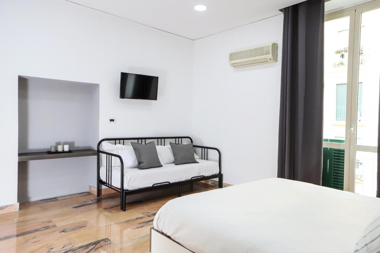 Modern Apartment At Piazza Del Gesu' By Wonderful Italy Неаполь Экстерьер фото