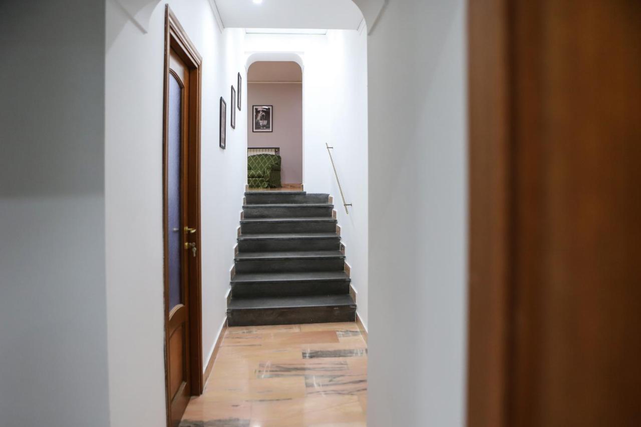 Modern Apartment At Piazza Del Gesu' By Wonderful Italy Неаполь Экстерьер фото