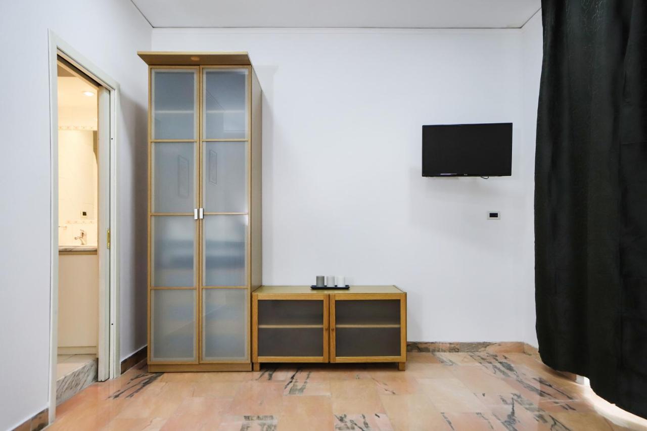 Modern Apartment At Piazza Del Gesu' By Wonderful Italy Неаполь Экстерьер фото