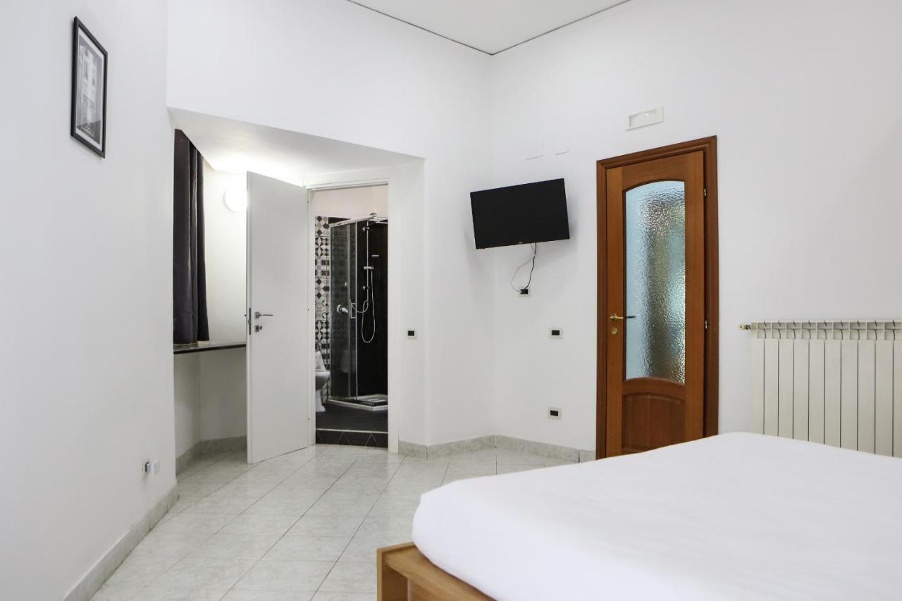 Modern Apartment At Piazza Del Gesu' By Wonderful Italy Неаполь Экстерьер фото